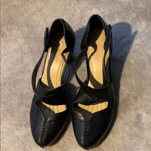 Easyspirit size 8 black low heels
